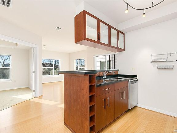 5th image of 1026 NE 65th St Unit 206