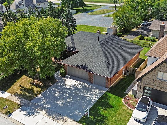 3rd image of 14320 S 81st Ct