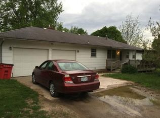 10906 Appletree Ln, Lexington, MO 64067