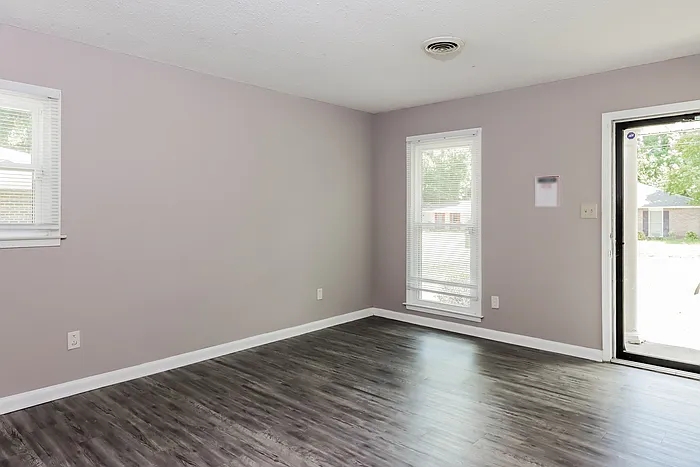 4 bed, 2.0 bath, 1435 sqft, $1,575 — Photo 2