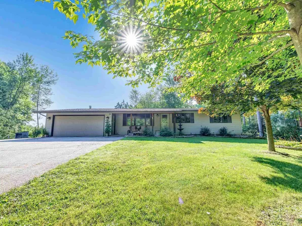 168 Dekard Ln, Little Suamico, WI 54141