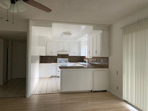 3rd image of 6 Cliff Dr #6