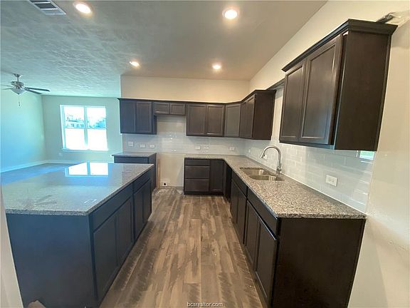 5th image of 2423 Chinook Way