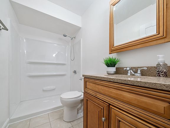 4th image of 526 Kiowa Dr APT 202