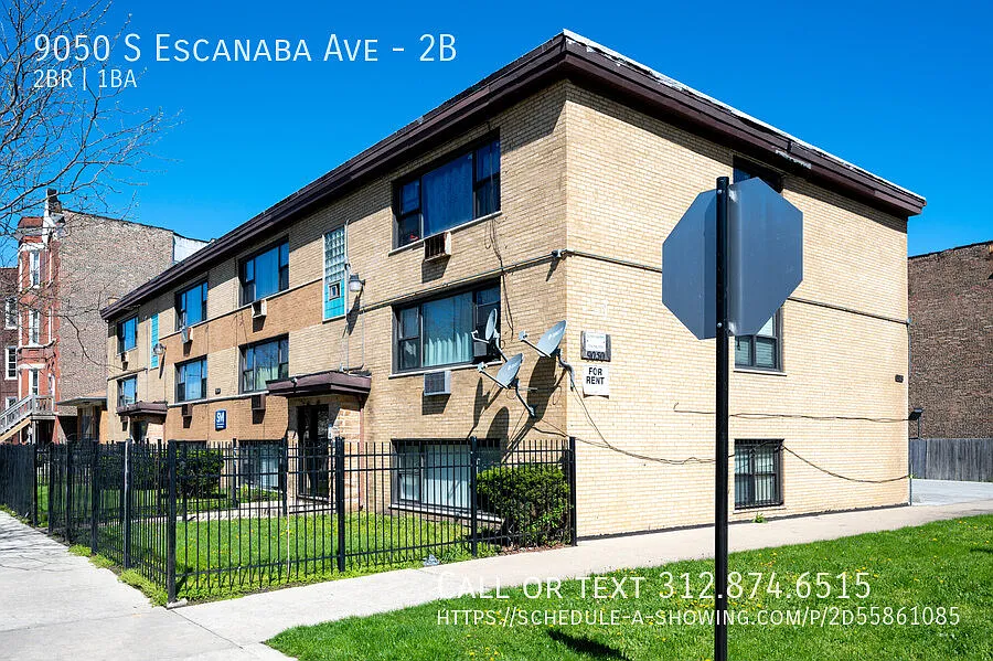 Recently Renovated 2BR in South Chicago! Parking & Laundry On-Site! — Photo 4