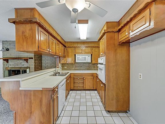 4th image of 605 Eastcliff Dr