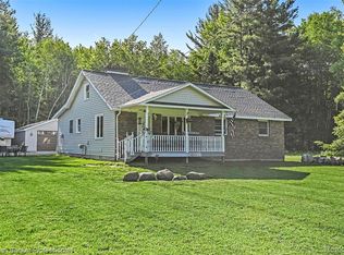 203 Robinhood Dr, Montrose, MI 48457