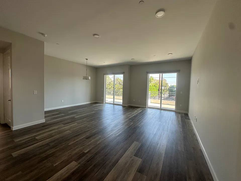 4663 Cahuenga Blvd #204