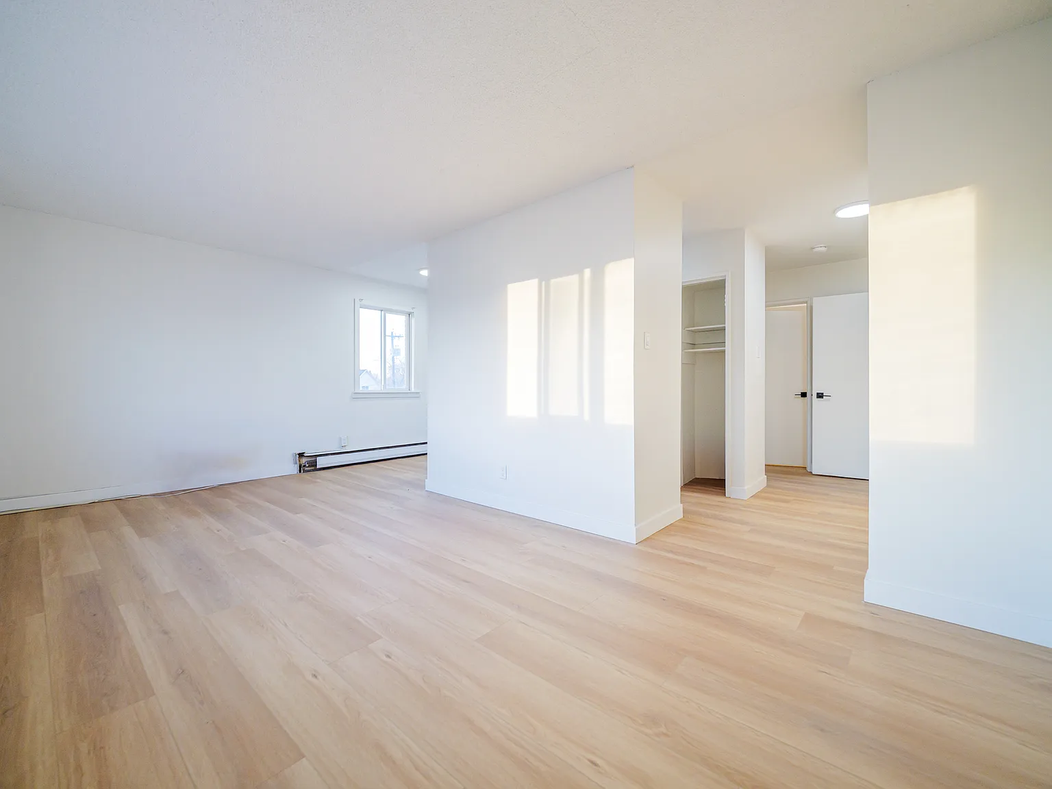 Rosedale Apartments - 10959 97 St NW — Photo 2