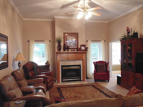 3rd image of 2422 Brittany Ln