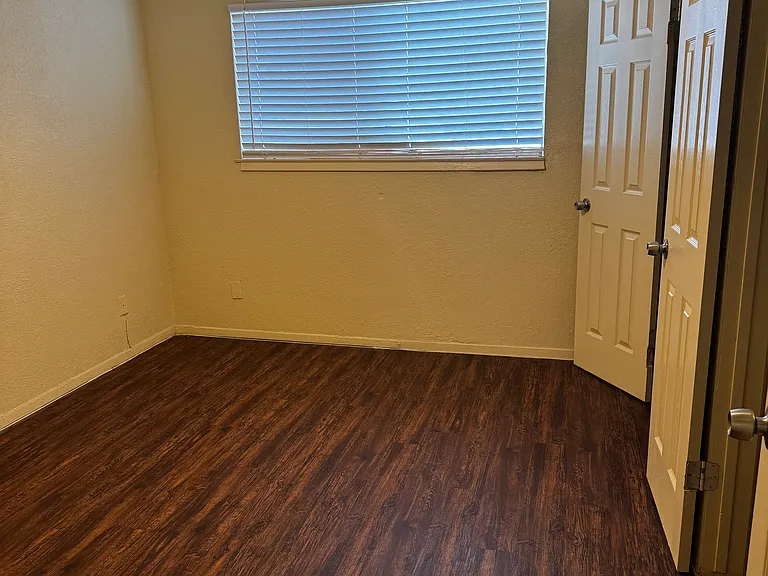 New Riviera Apartments — Photo 10