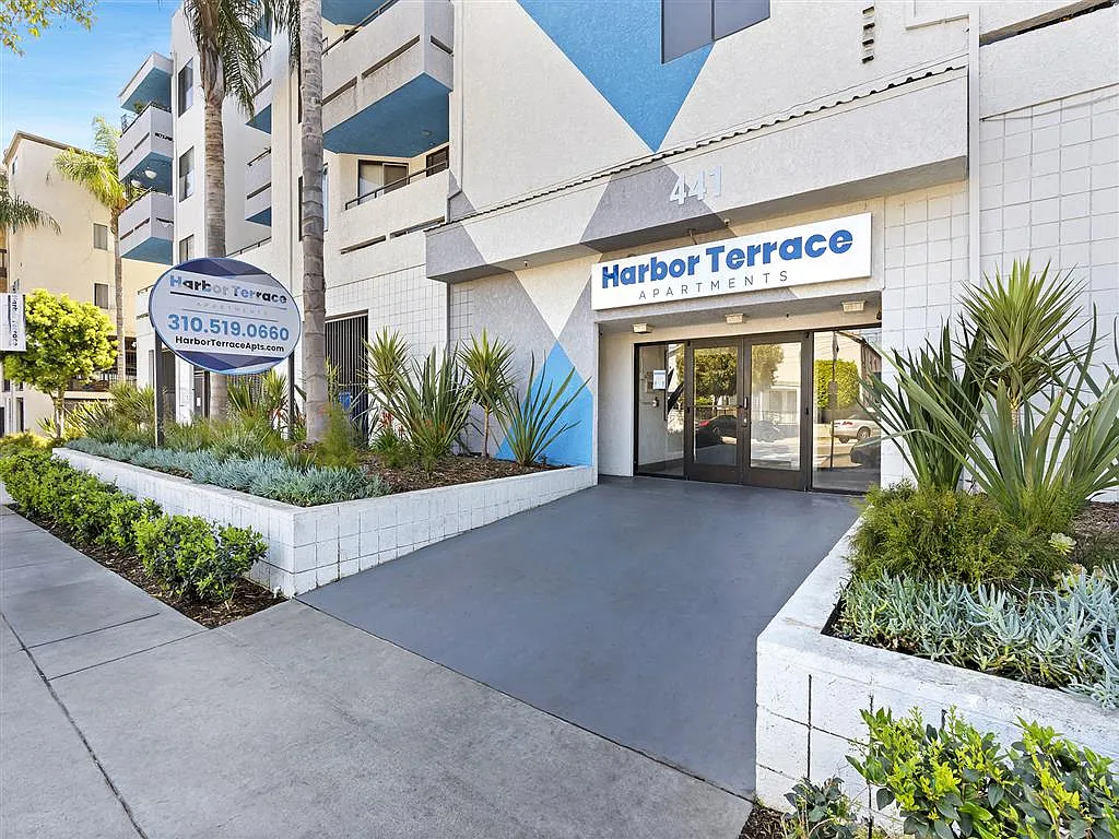 Harbor Terrace — Photo 3