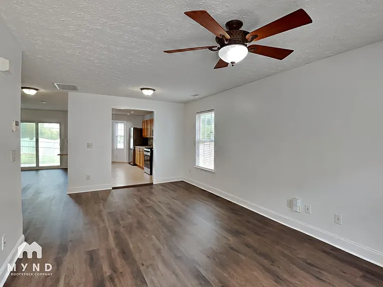 7021 Jeffreys Creek Ln — Photo 4
