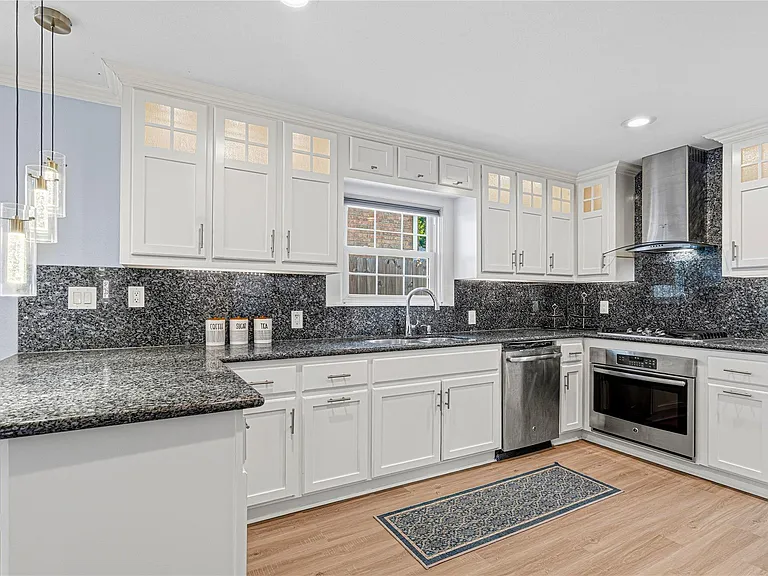 4002 Merrick St — Photo 16