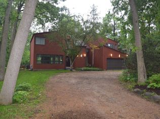 2253 Highmoor Rd, Highland Park, IL 60035