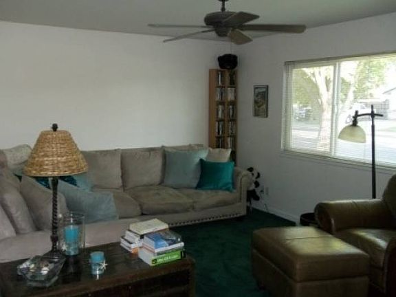 Living Room w/Ceiling Fan