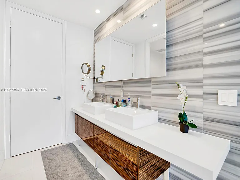 1100 Biscayne Blvd #4001 — Photo 17