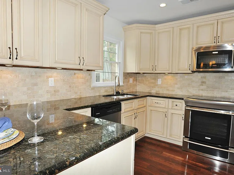 7411 Salford Ct — Photo 5
