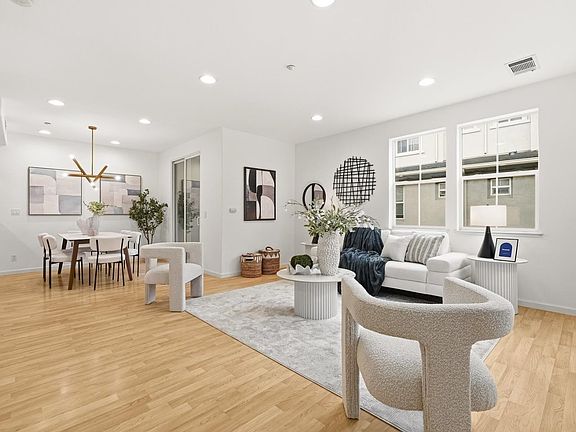 4th image of 1099 Westbury Dr