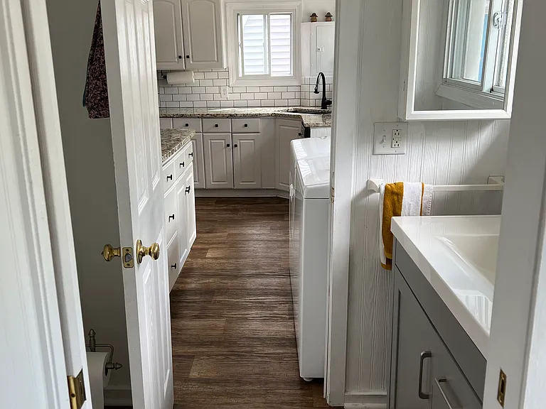 2036 Midlake Dr — Photo 12