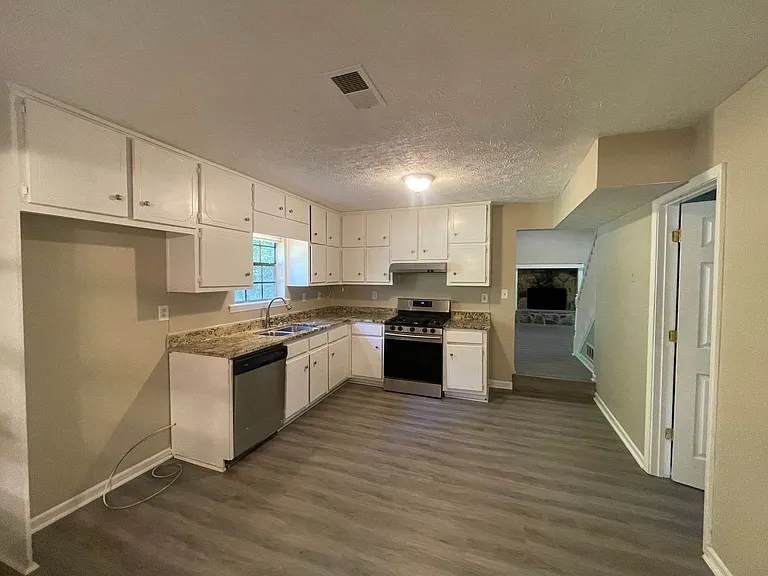 55 Huntridge Dr — Photo 7