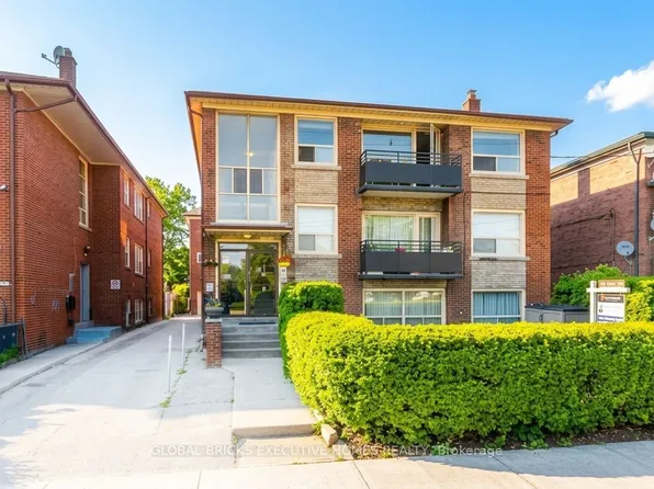136 Portland St, Toronto, ON M8Y 1B2