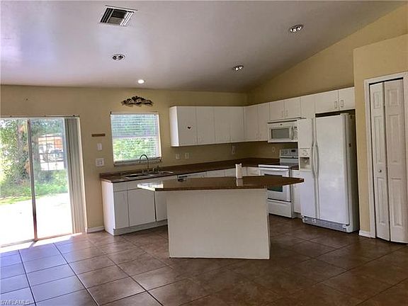 3rd image of 3005 Joan Ave S