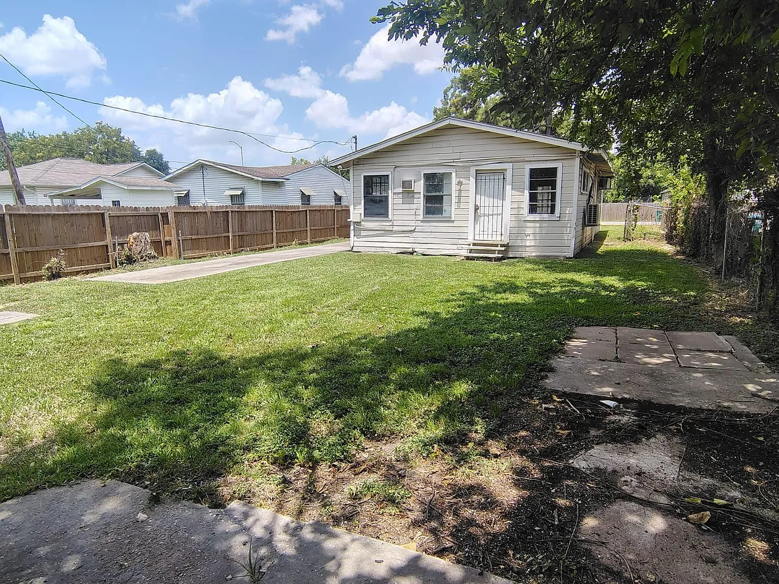 3 bed, 1.0 bath, 1058 sqft, $1,250 — Photo 4