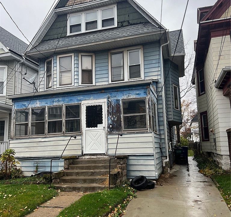 1st image of 402 Marilla St