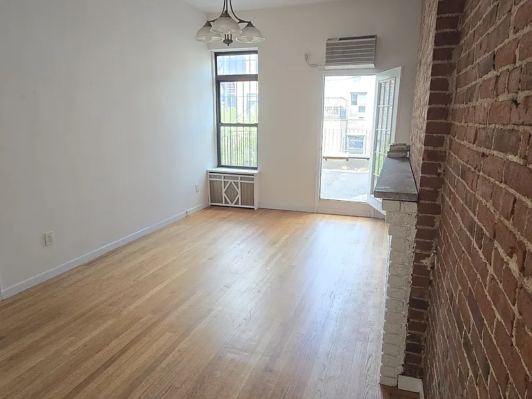 111 W 75th St #4R — Photo 2
