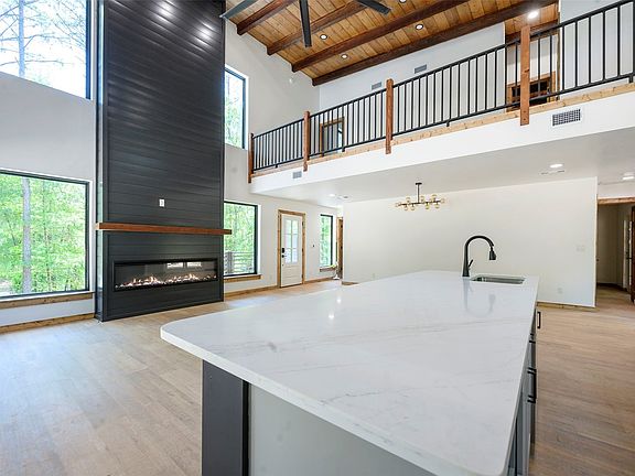 3rd image of 3557 Redhill Road