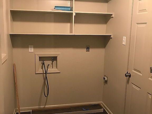 5th image of 505 Arlington Pl