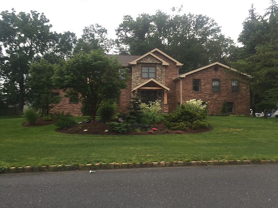 1st image of 27 Eton Dr