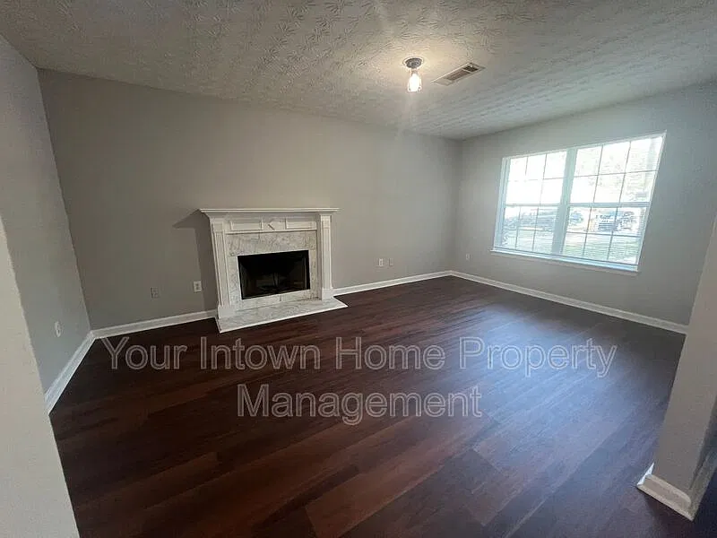 3 bed, 2.0 bath, 1608 sqft, $1,525 — Photo 2