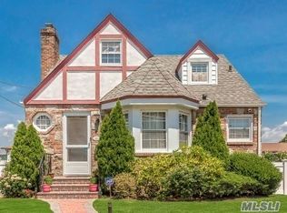 161 E Dover St, Valley Stream, NY 11580