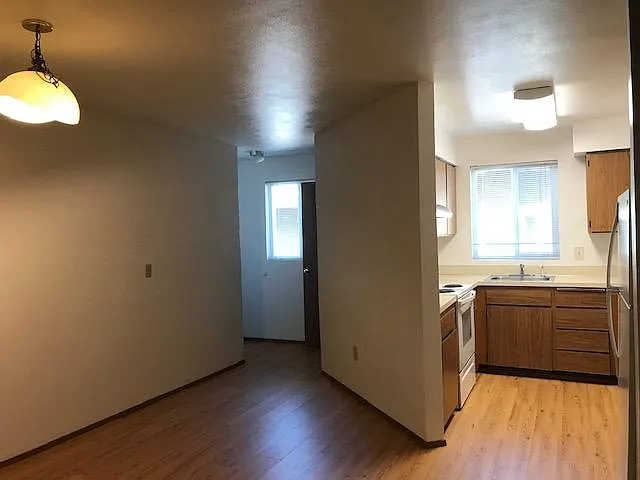 5028 11th Ave NE #25 — Photo 9