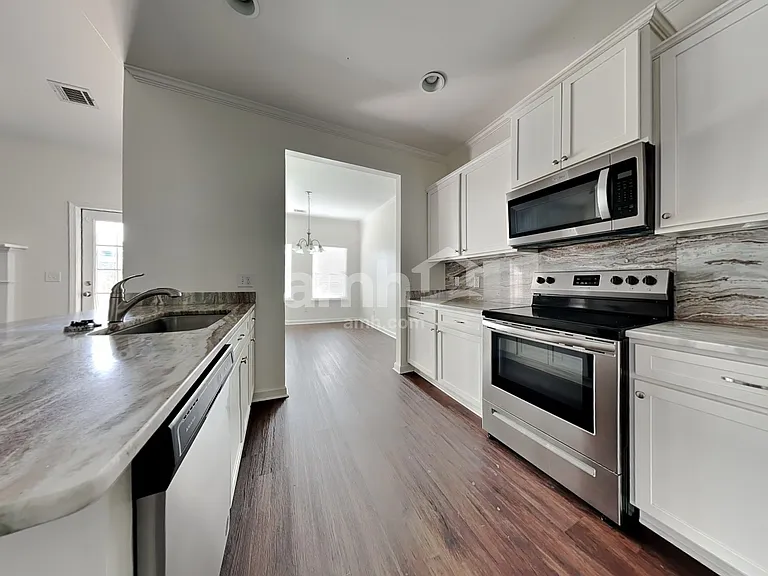 131 Waverly Way — Photo 3