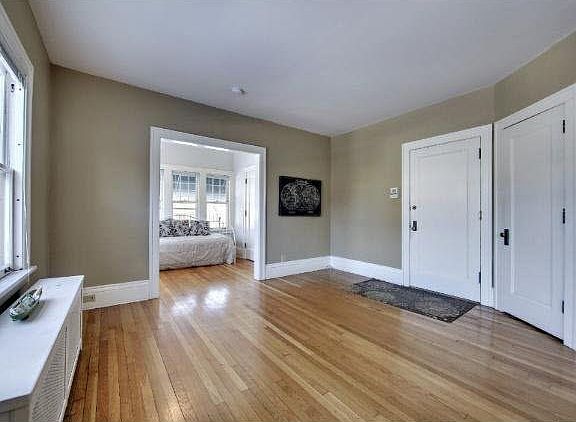 3rd image of 998 Dayton Avenue