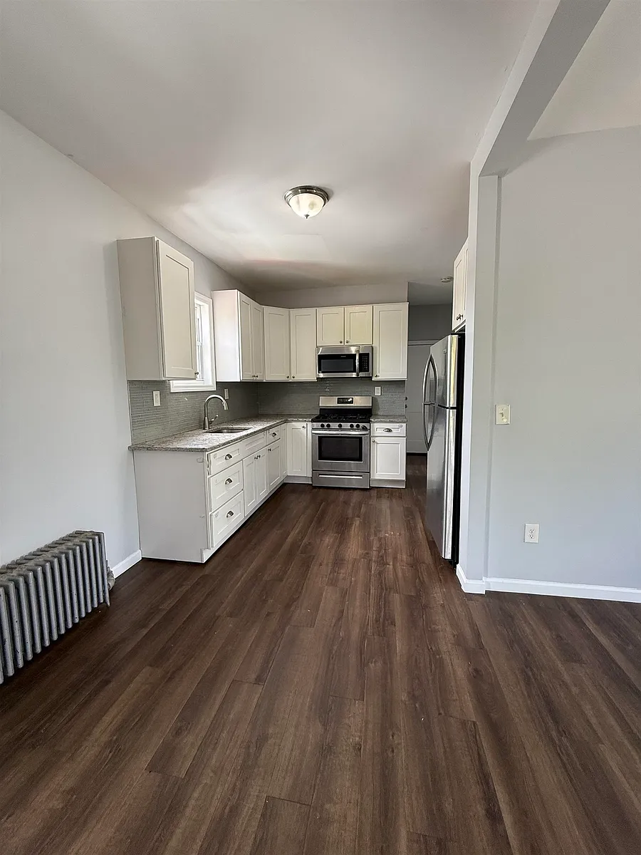 Building Photo - 1700 Clinton St #2