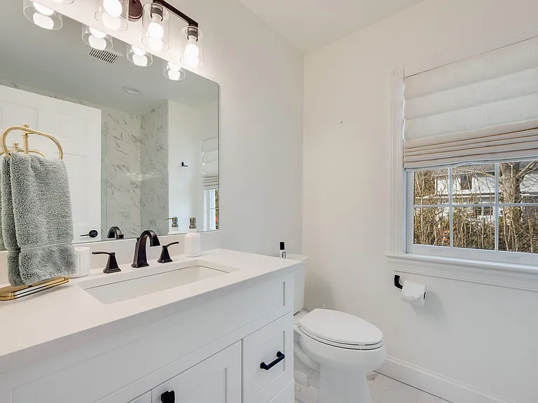 82 Powell Ave — Photo 12