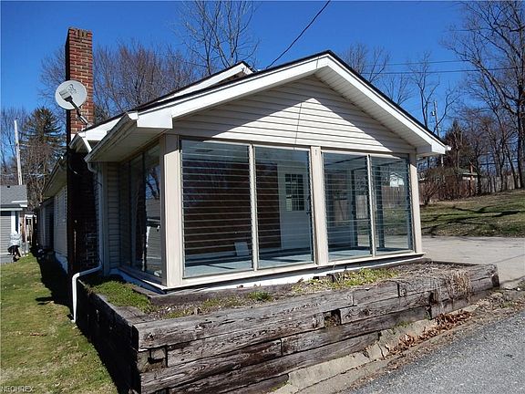 2nd image of 423 W Pace Ave