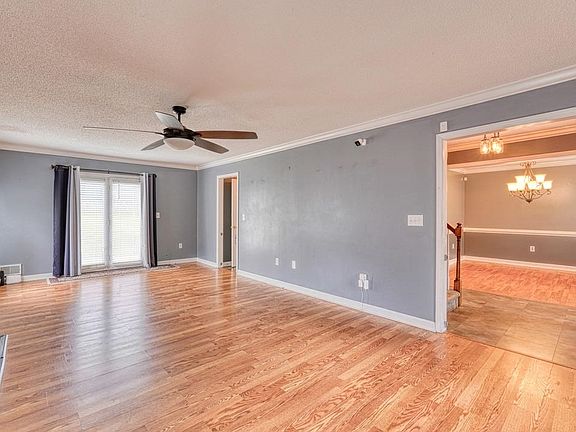 4th image of 840 Shoresbrook Dr
