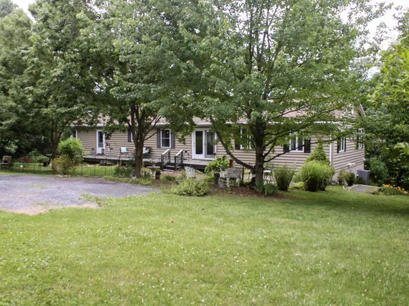 2891 Saumsville Rd, Maurertown, VA 22644