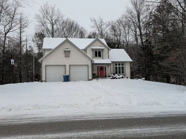 16349 Hemlock Dr, Spring Lake, MI 49456
