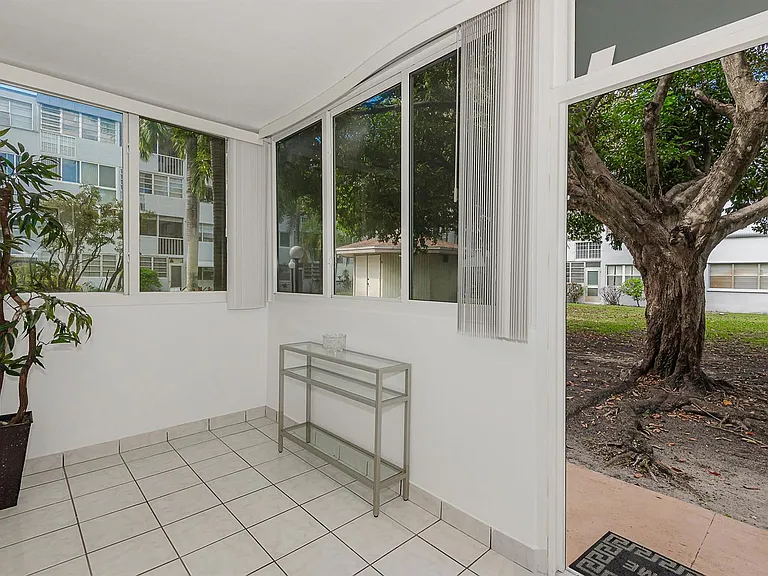1333 E Hallandale Beach Blvd #101 — Photo 27