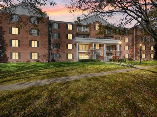 326 Park Ave APT 34, Clarendon Hills, IL 60514