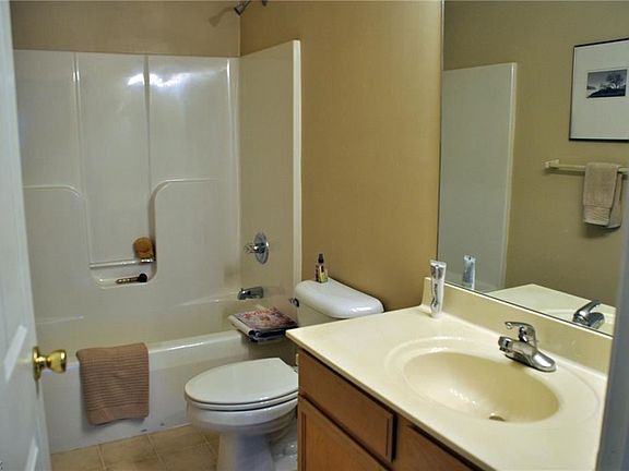 5th image of 22662 Lenox Dr