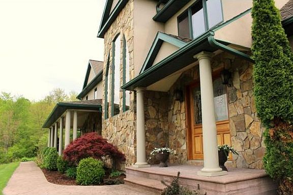 2nd image of 8 Saddlebrook Dr