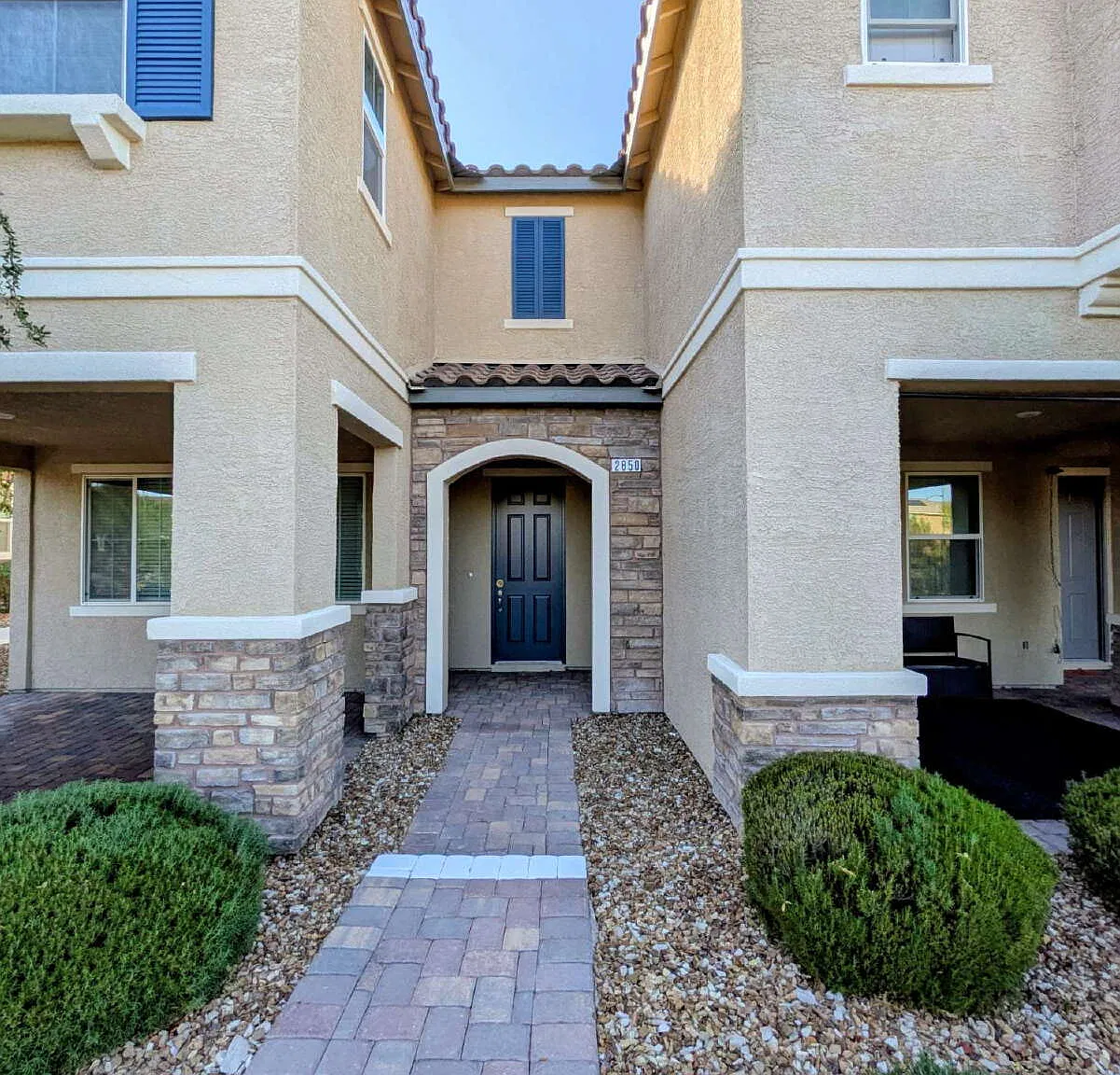 3 bed, 2.5 bath, 1842 sqft, $2,263 — Photo 1