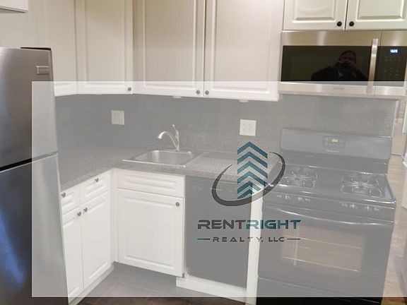 2nd image of 2836 N Francisco Ave APT G